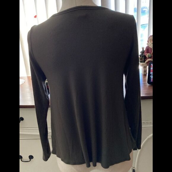 Old navy army green top - Picture 3 of 5